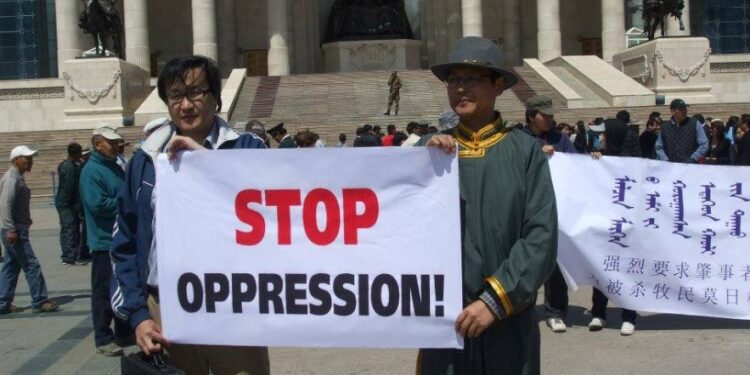 ӨВӨРМОНГОЛЧУУД ЯЛНА…