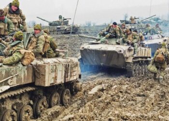 ДРОН, УДИРДЛАГАТАЙ МАШИНТАЙ АЗАРБАЙДЖАНЧУУД ОРОС ТАНКИЙГ ЯЛЖ БАЙНА