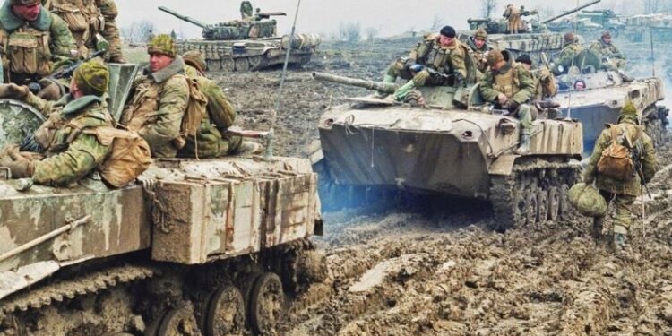 ДРОН, УДИРДЛАГАТАЙ МАШИНТАЙ АЗАРБАЙДЖАНЧУУД ОРОС ТАНКИЙГ ЯЛЖ БАЙНА