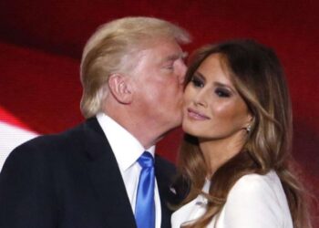 Трамп эхнэртэйгээ хамт коронавирусын халдвар авсан нь АНУ-ыг цочроож байна