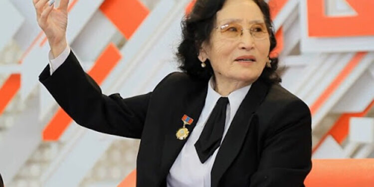 Л.НИНЖЖАМЦ “100 ЭРХЭМ” Д.АМБАСЭЛМААГИЙН ҮНЭМЛЭХИЙГ УРАН ХАЯЖЭЭ