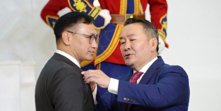 “ЭТТ” ХК-ийн  Б.Ганхуягийг “Гавьяат” болгосон нь гайхмаар нугалаа юу?