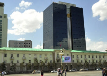 “Хангарьд”  ордныг  үнэгүйдүүлж  хэнд  бэлэглэх нь вэ