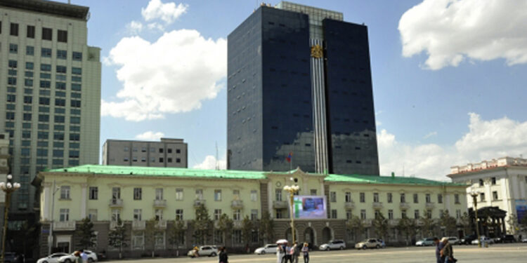 “Хангарьд”  ордныг  үнэгүйдүүлж  хэнд  бэлэглэх нь вэ