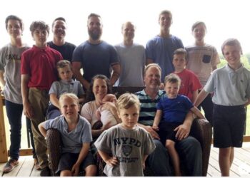 14 хүүтэй гэр бүл удаан хүлээсний эцэст  охинтой болжээ