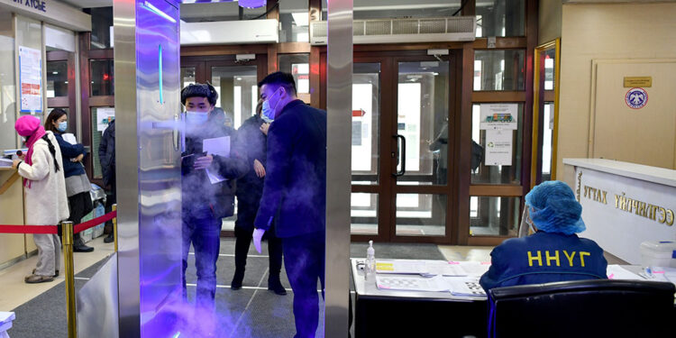 Нийслэлийн засаг захиргааны 1, 2 дугаар байранд смарт хаалга байрлуулжээ