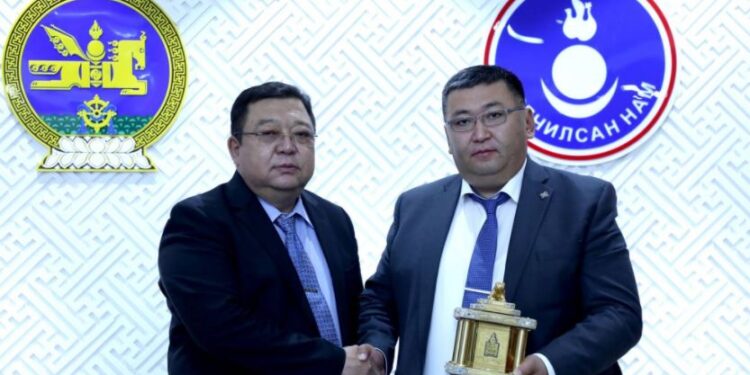 АН ДОТОР ЕРӨНХИЙЛӨГЧИД ХЭНИЙГ ДЭВШҮҮЛЭХ ВЭ ГЭДЭГ ЗОДООН ӨРНӨЖ БАЙНА…