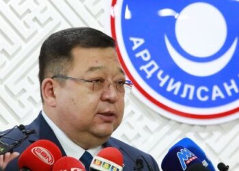 С.Эрдэнэ AH-ыг аврах  гээд  байна уу? самрах  гээд байна уу?