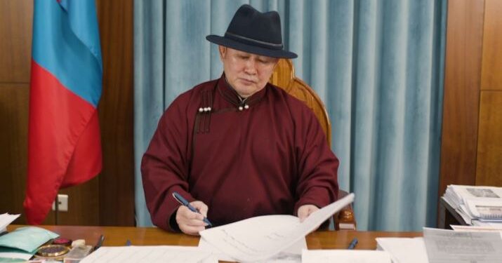 ХҮМҮҮС ЕРӨНХИЙЛӨГЧИЙН ДААЛГАВАРЫГ БИЕЛҮҮЛЭЭД НЭГЖ ХОЖИЖ БАЙНА