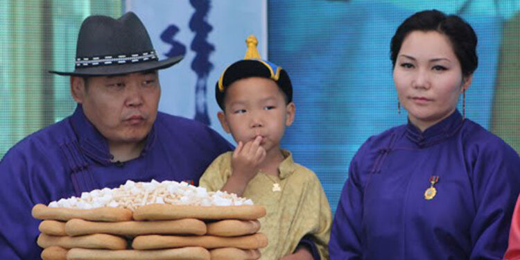 ДУУЧИН Т.БАЯСГАЛАН ӨНДӨР ТӨЛБӨРТЭЙ СУРГУУЛЬДАА ТӨРӨӨС 63 ТЭРБУМ ТӨГРӨГИЙН ХУВЬСАХ ЗАРДАЛ АВЧЭЭ…