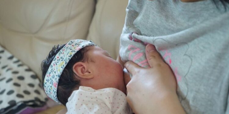 Эхийн сүү Ковидоос хамгаалах үйлчилгээтэй болохыг  тогтоожээ