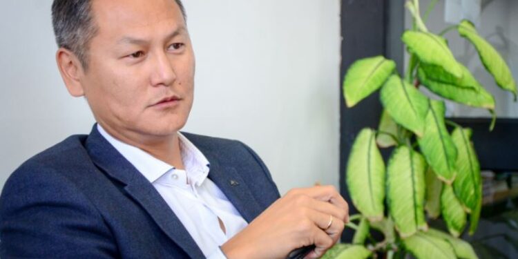 ХАС-ын Ч.Ганхуяг  ажилчдаа  байр, машинаар шагнажээ