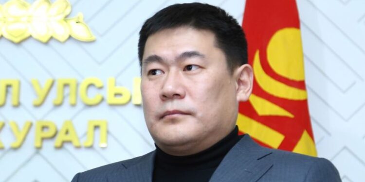 Л.Оюун-Эрдэнэ:  Хувь  хүн  биш, хууль  засагладаг  төртэй  байх  ёстой