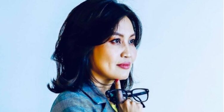 Монголд  яагаад эмэгтэйчүүдийг  уулын  дунд үлдээгээд үүнээс дээш зөвхөн эрчүүд гарна гэдэг юм бол?