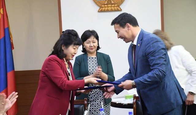 Д.Сарангэрэл: Koвидын эсрэг бэлтгэл хангаагүй гэх дайралтыг олон өдөр тэвчээртэй харлаа