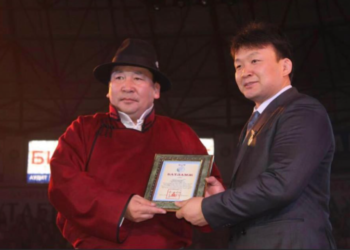 Д.ЭРДЭНЭБАТ: БИ Н.ТҮВШИНБАЯРТ  “ЭНХБАТ ТОМОРЧИХСОН”  БАЙНА ГЭЖ ХЭЛЭЭГҮЙ