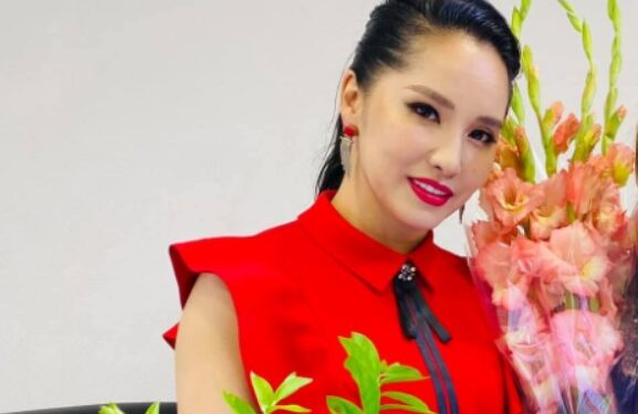 “Маск”-ийн Гэрлээ Мамба дацан эмнэлгийн буянаар 40 насандаа ээж болжээ