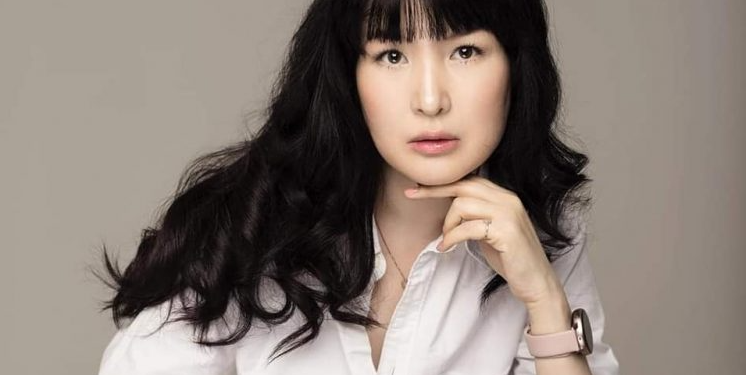 МИ8-ын ослоор амиа алдсан комиссарын мисс охиныг мисс Э.Сэлэнгэ Э.Санчираас салгасан гэж  буртуутгажээ