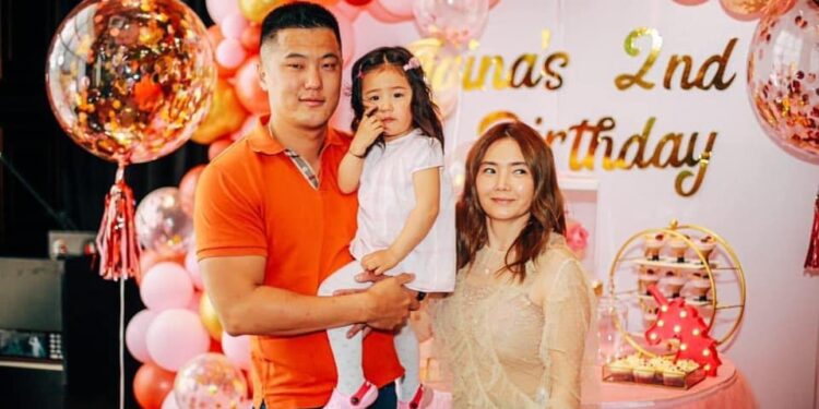 Жүжигчин Ч.Ундрал олон жил нууцалсан гэр бүлээ ил гаргалаа