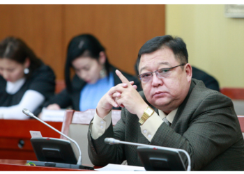 С.Эрдэнэ: Журмын нөхдөө  хараад  үнэхээр  ичиж байна