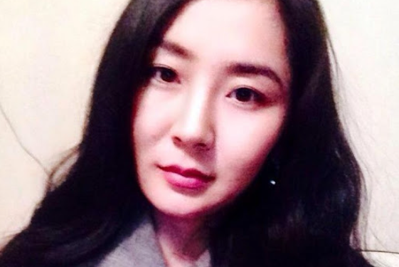 A Cool-ийн яруу найрагч гэргий Гэгээнхүсэл шүлгийн ном гаргажээ