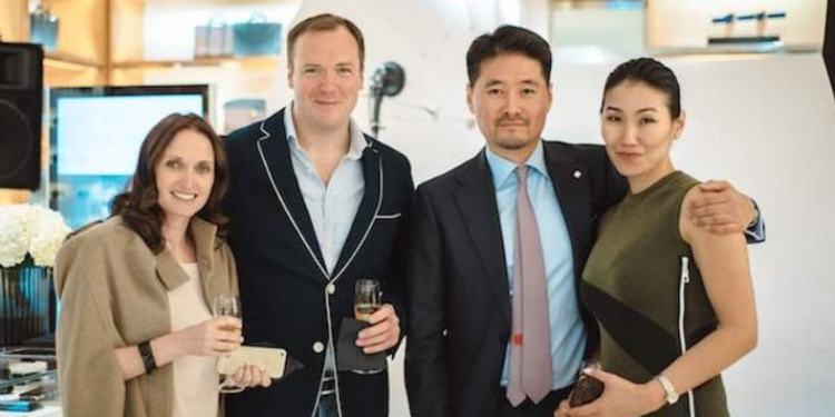 УИХ-ын гишүүн буюу   “ШАРК”   Г.Амартүвшин   Америк  эхнэр,  ихэр охиноо орхисон уу?