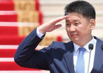 Ерөнхийлөгч сайн,  муугаар  УЛС төрчдийг тэргүүлж байна