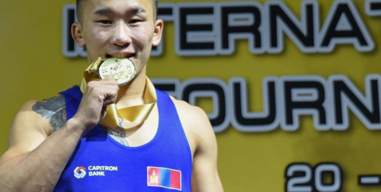 Э.Цэндбаатарыг Хууль зүйн сайд Х.Нямбаатар  дуудаж уулзаж  байна