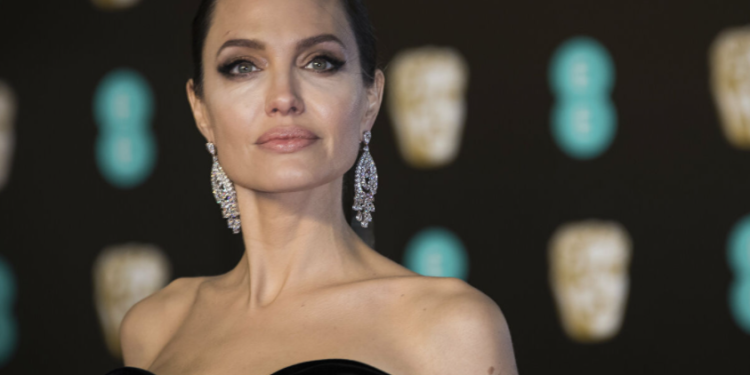 Анжелина Жоли Брэд Питтээс салсныхаа дараа туулсан зүйлийнхээ талаар ярьжээ