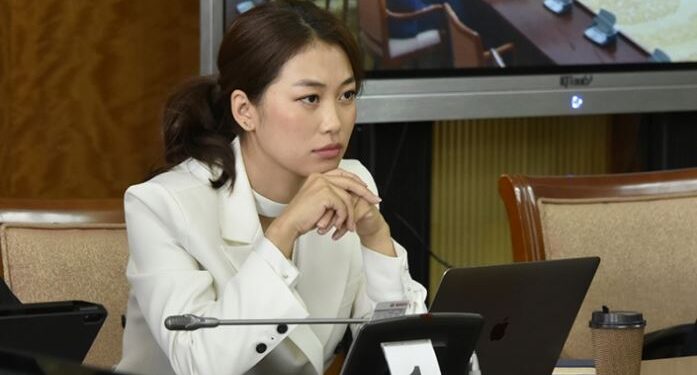 Обунад ч  үйлчилдэггүй  УОК-ийн  журмыг  Монголчууд  мөрдөх хэрэг байна уу?