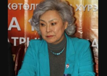 Ардын жүжигчин Н.Сувд  газрын наймаачин ”болов”