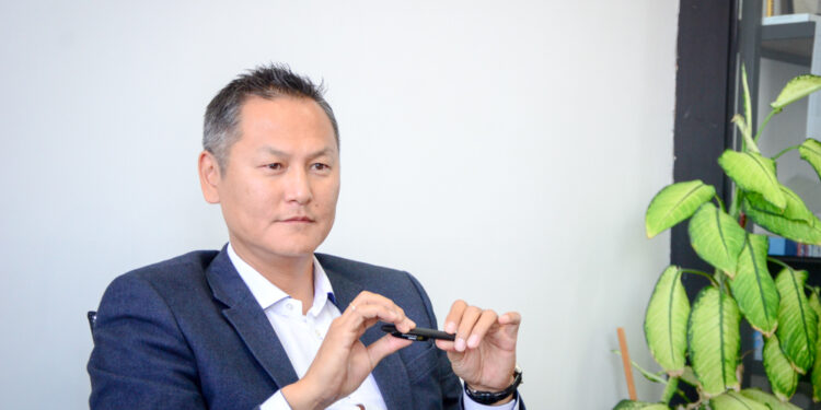 Ч.Ганхуяг цар тахлын хүнд нөхцөлд ажиллаж байгаа ядарсан алба хаагчдад ямаан омог гаргажээ