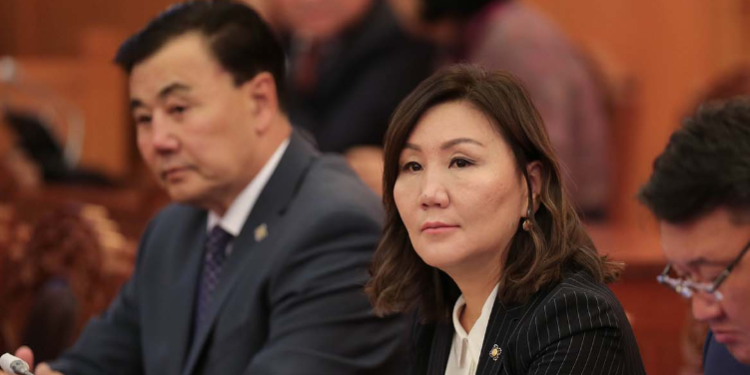 Боов хочит М.Оюунчимэг гишүүн өөрийгөө МЭДРЭМЖГҮЙ гэдгээ баталсаар…