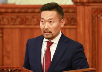 Р.Эмүжин: Өө Ганхуяг аа, чи чинь хулгайч дээрээ худалч юм байна шүү дээ…