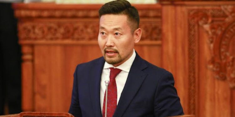 Р.Эмүжин: Өө Ганхуяг аа, чи чинь хулгайч дээрээ худалч юм байна шүү дээ…