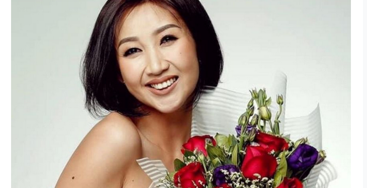 Жүжигчин Э.Намуун хөхний мэс засал  хийлгэх  гээд  хөл нь газарт хүрэхгүй явна