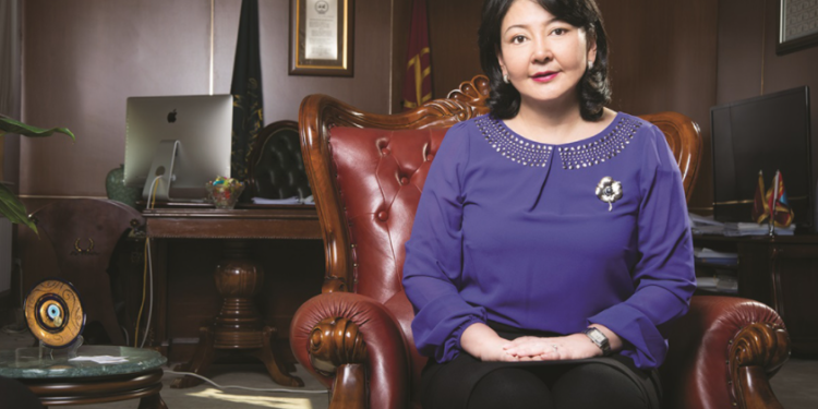 Б.Ундармаагаас  104  тэрбум  төгрөг  авах ёстойгоос 7,4 тэрбумыг авчээ