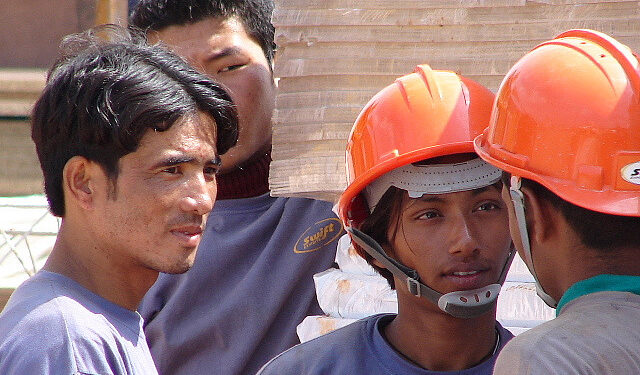 Солонгост толгойгоо эргэтэл  загнуулж  байхдаа МАНАН-гийн өлөн бөөснүүдийг хичнээн үзэн ядав