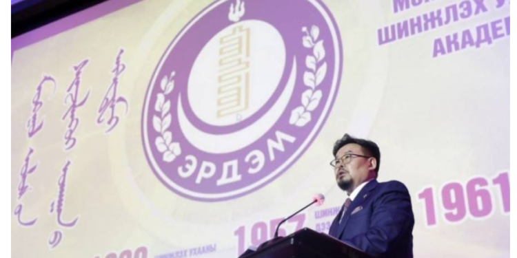 Г.Занданшатар:  Буянт-Ухааг  Оюут-Ухаа буюу  Монголын Цахиурын хөндий болгоно