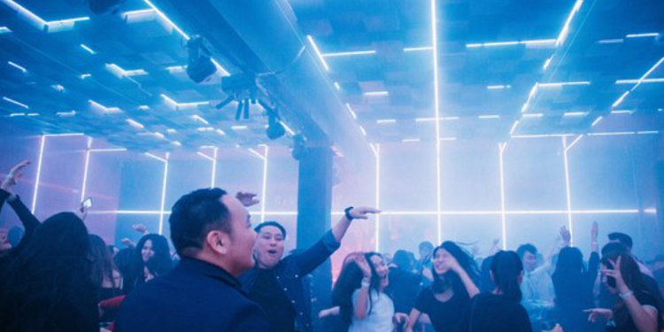 Юмгүй ч  юмтай  юм шиг л шоуддаг манай  Монголд  баяр ямар дуусах биш дээ…