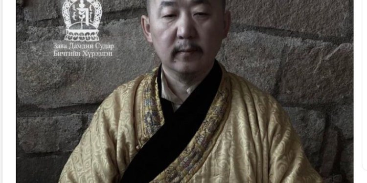 Зава Дамдин ринбүчи: Ганц хөшөөнөөс болж гайхамшигт Богд  Зонхаба  түүнийг гутаан сурталчлах нь буруу