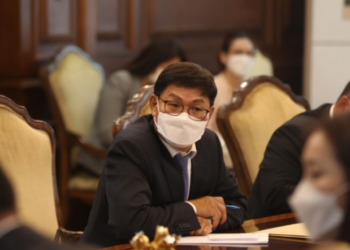 Л.Эрхэмбаяр:  Ч.Сайханбилэг ээ,  амьд  мэнд байгаагаа их юм гэж бод!