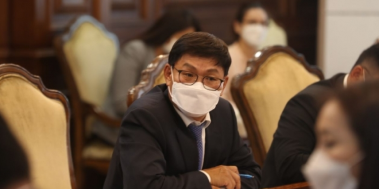 Л.Эрхэмбаяр:  Ч.Сайханбилэг ээ,  амьд  мэнд байгаагаа их юм гэж бод!