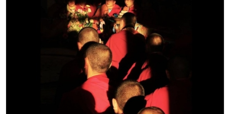 Хүн  амын олонхи нь мэргэжлийн тамирчид,  бөхчүүд,  жүжигчид,  лам нар,  дуучид  болчихож болохгүй л дээ…