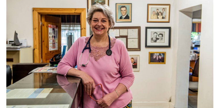 “ОМИКРОН   ХУВИЛБАР  НЬ  ДЕЛЬТАГ  БОДВОЛ   ХӨНГӨН  ШИНЖ  ТЭМДЭГТЭЙ, ГЭРЭЭР ЭМЧЛЭХ БОЛОМЖТОЙ”