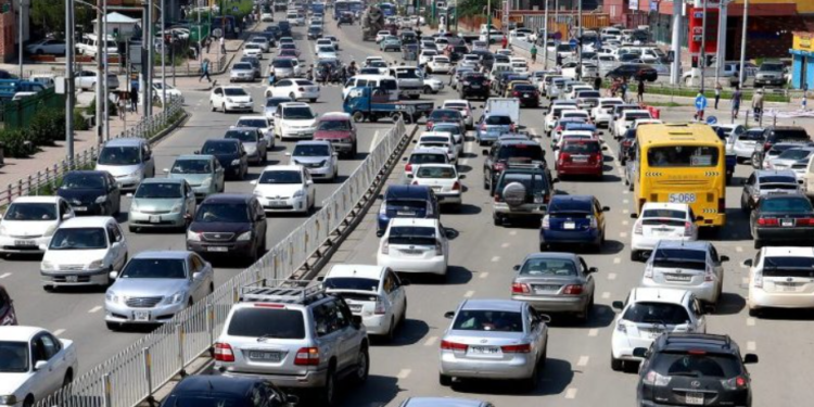 Түгжрэлийг бууруулах хувилбар:  Буруу талдаа жолооны хүрдтэй  автомашиныг хориглоно