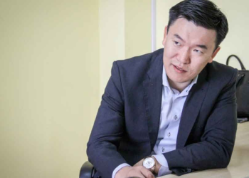 М.Тулгат: Ардчилсан  нам  хогийн сав шиг болсон