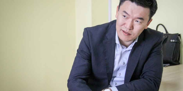 М.Тулгат: Ардчилсан  нам  хогийн сав шиг болсон