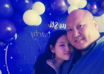 Д.Зөөлөнсийд  “Хар Сарнай”  хамтлагийн Амараа ОРОН СУУЦ бэлэглэжээ