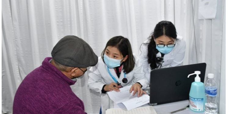 Нарийн мэргэжлийн  эмч  нар үнэгүй үзлэг оношилгоо хийж байна